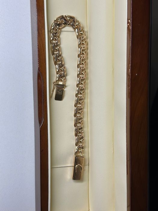 Золотой браслет.