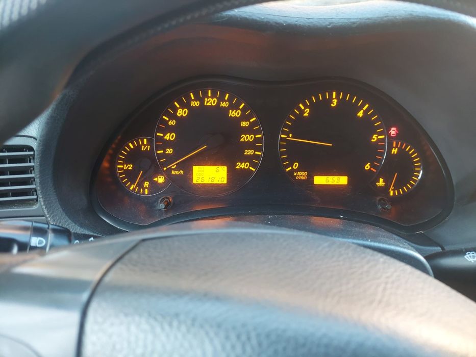 Vând Toyota Avensis 2005