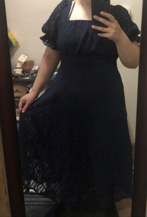 Тъмно синя рокля