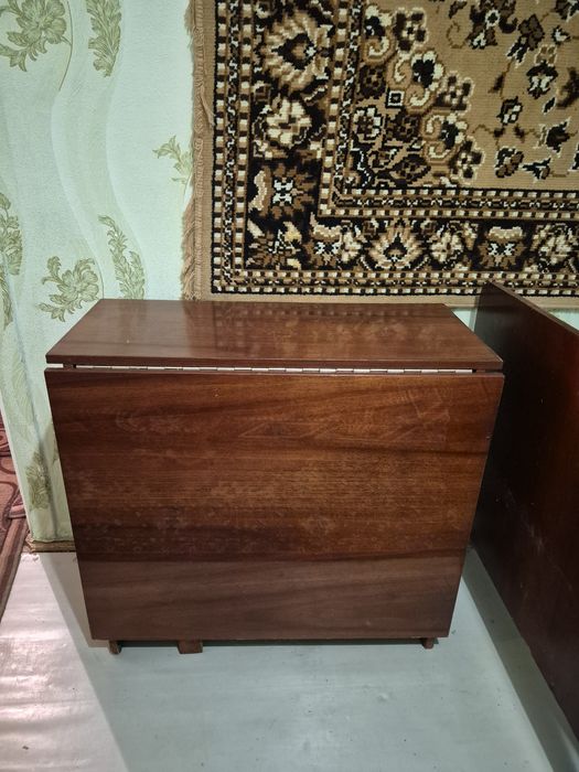 Продам стол-тумбу раскладной и кровать полуторку