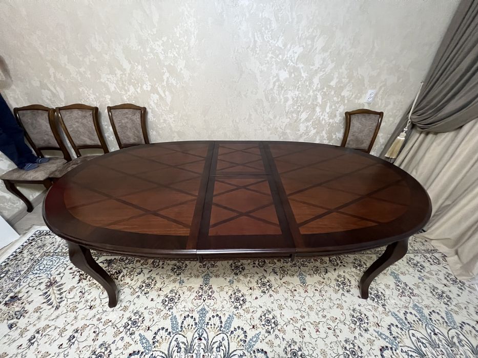 Продам мебельный стол.