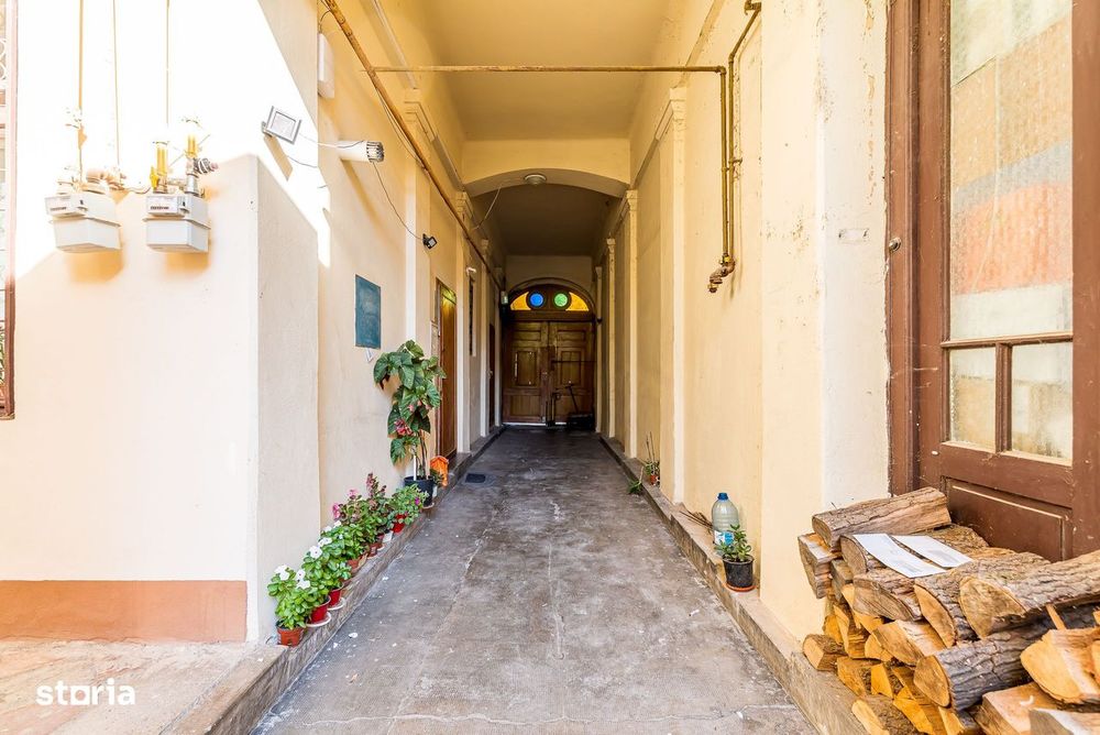 Apartament în Piața Catedralei pe două niveluri în Arad.