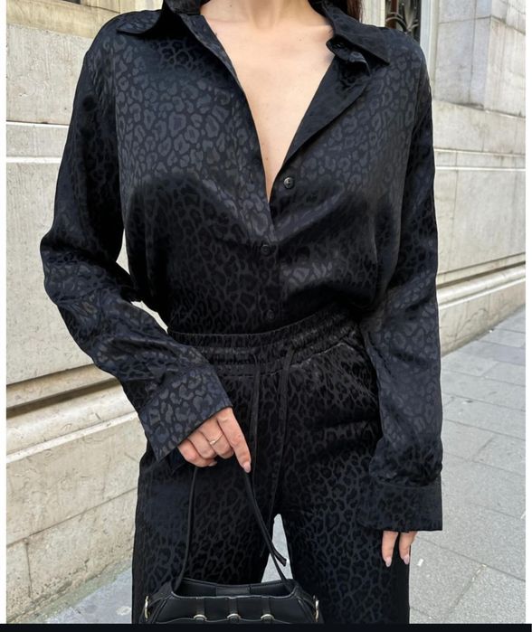 Сатенен костюм