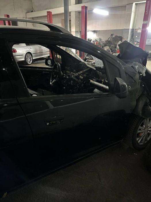 Spark 2022 kuzov sotiladi eshik bagaj tom