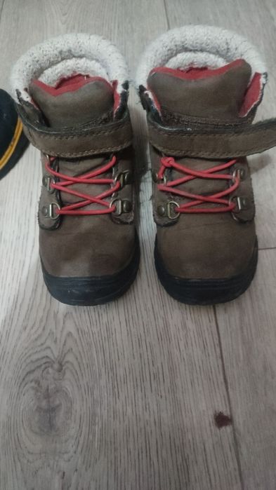 Продам детские демисезонные ботинки