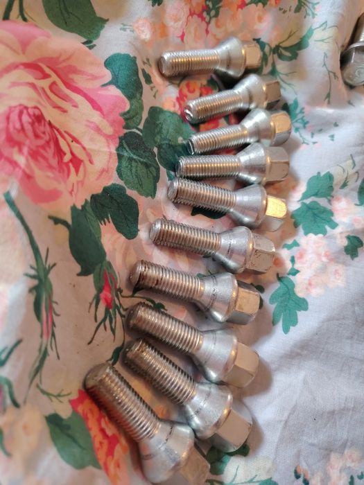 Болтове за джанти за Мерцедес