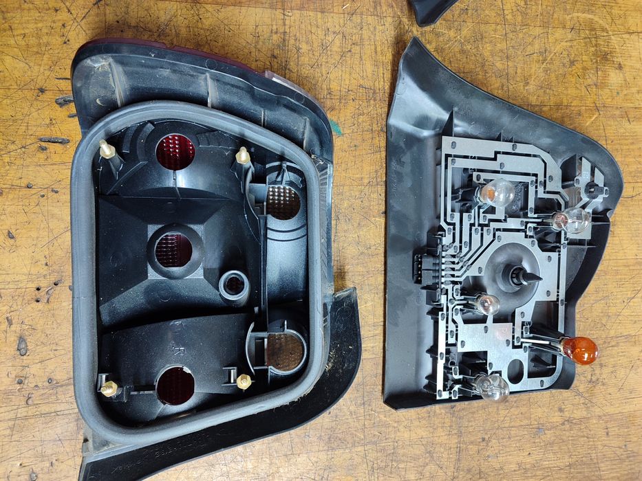 Продам задние фанари BMW E36 компакт.