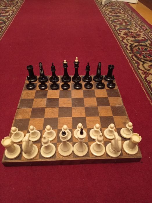 Шахматы.Класические.Фигуры пластмассовые.