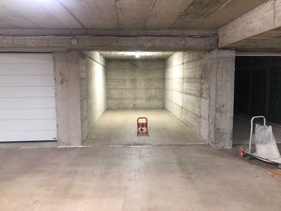 Дава се под наем Гараж / Паркомясто в Варна, Базар Левски - 22 кв.м за 127.5 € - Снимка #1