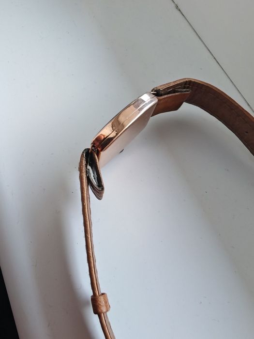 Продавам златен часовник 9к