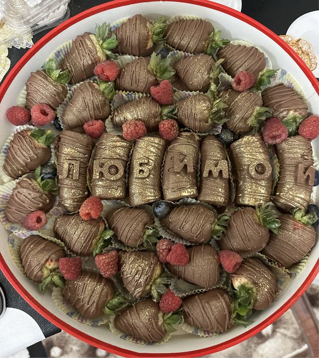 Шоколад клубника в подарок