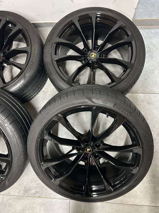 Jante Lamborghini Urus pe 23 vara