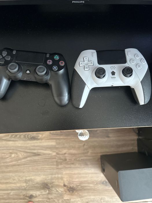 PlayStation 4 с джойстик+игри
