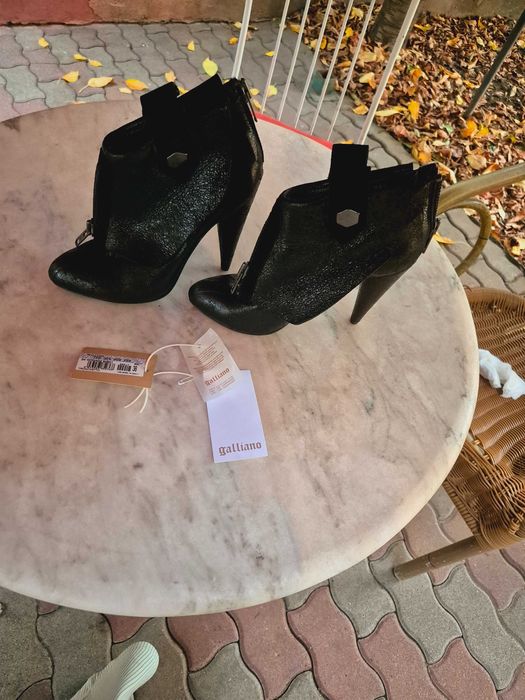 Vand Botine Galliano,  marimea 38