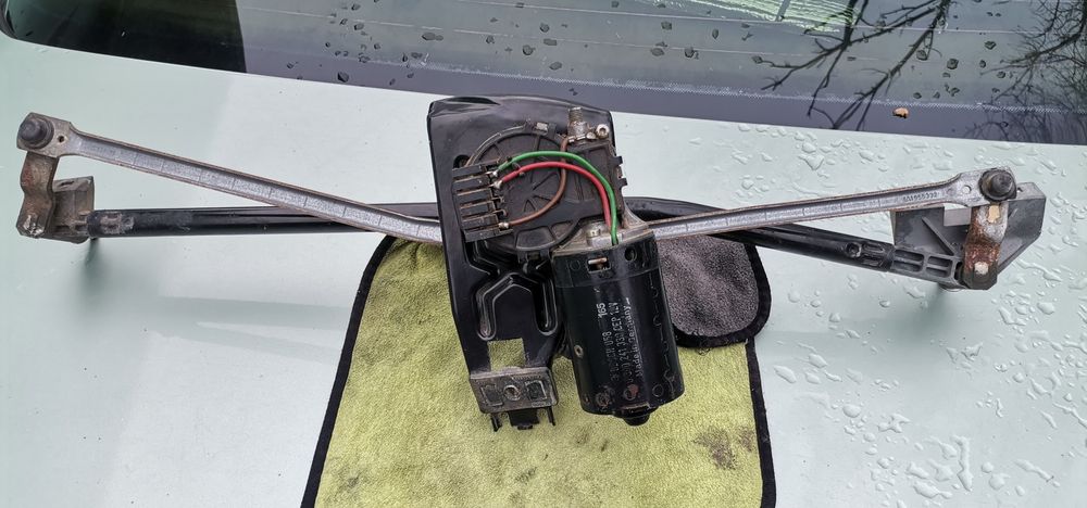 Трапеция дворников ауди с4 (100) продаётся