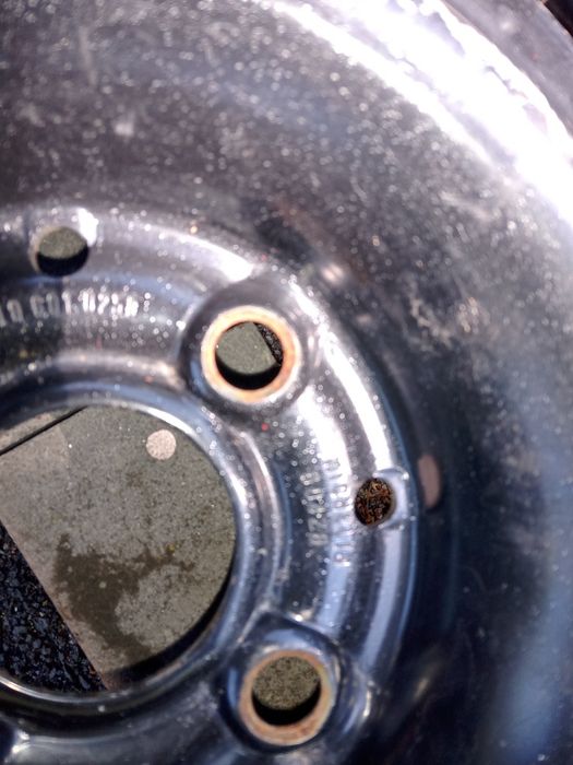 Патерица, резервна гума Мишелин 14 цола