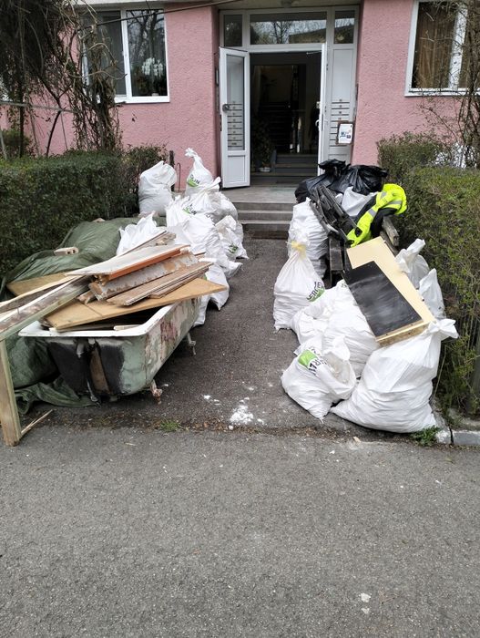 Debarasari evacuez apartamente