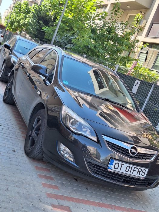 Opel Astra sport tourer 2.0 165cp