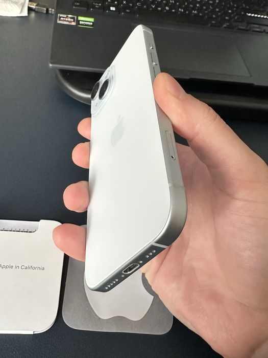 Продам iPhone 15 128GB