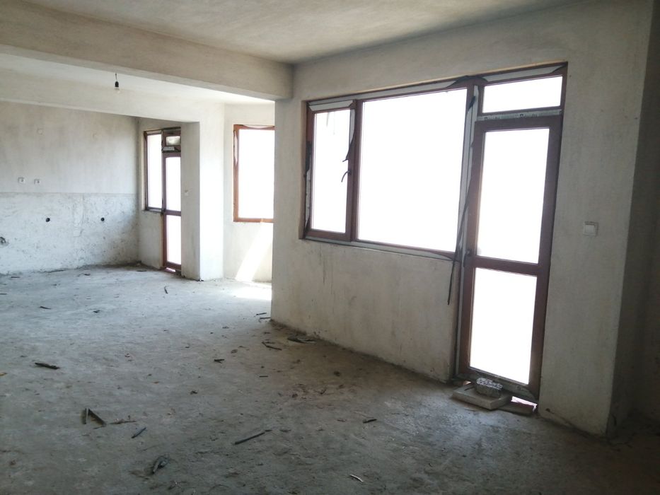 Продавам етаж от кооперация с акт 16 в гр.Петрич