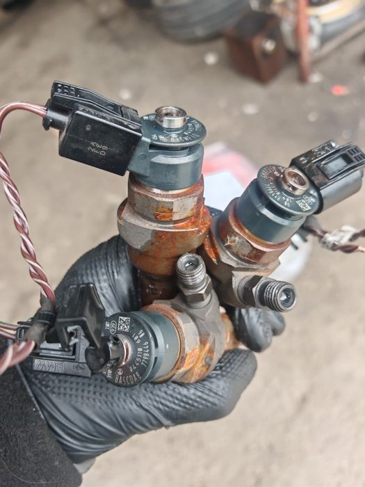 Injector bmw e90 163 cp 143 cp