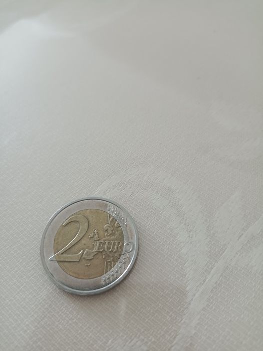 Монета достоинством 1 и 2 евро