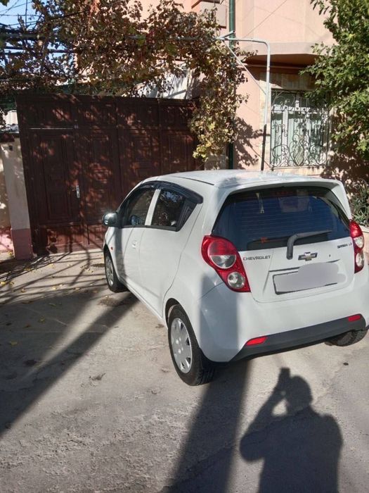 Продам Машину Спарк 2011 года Коробка -Автомат