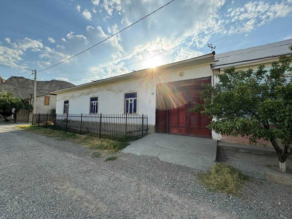 Chortoqda hovli sotiladi