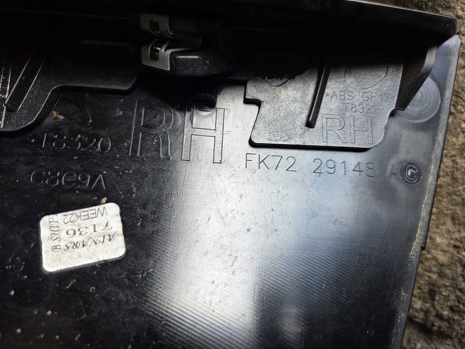 Ornament bandou aripa spate stanga dreapta negru Land Rover Discovery Sport FK72-29148-AC FK72-29149-AC