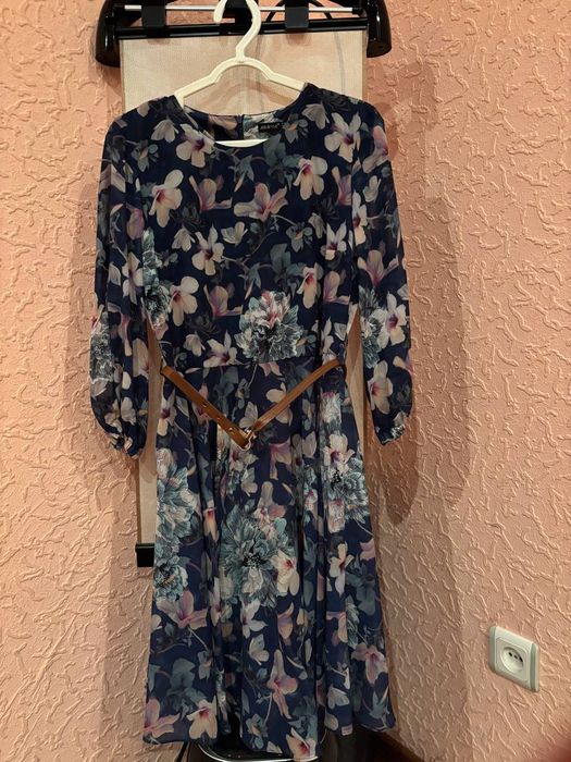 Продаю женское платье