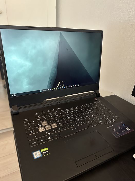 Продам Asus Rog Strix G / i5 9300H / 16GRAM / 1024SSD / GTX1650 / 15.6