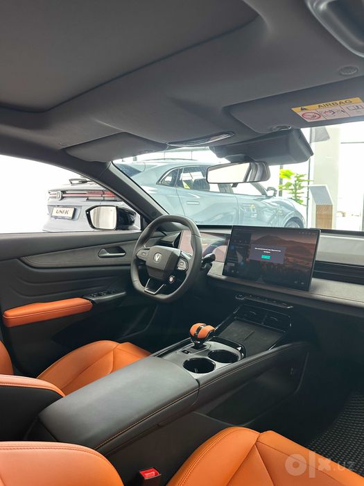 CHANGAN UNI-V 2 turbo (Changan roxat avtosalonida)