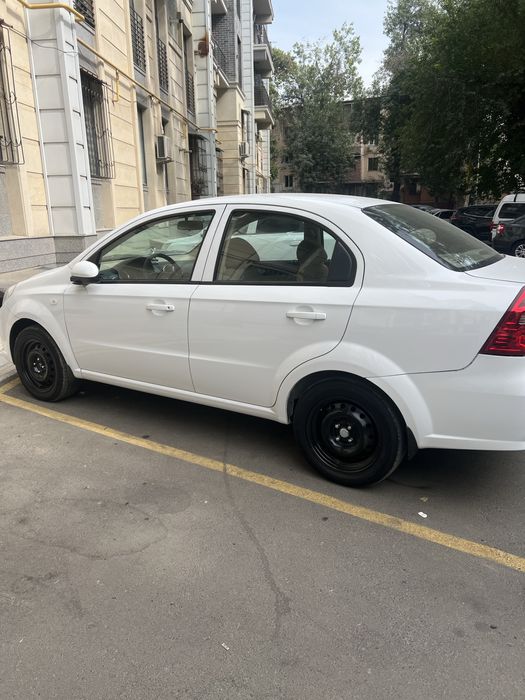 Нексия 3 сотилади