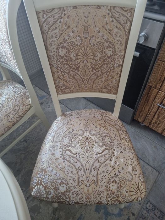 Продам стол со стульями в комплекте