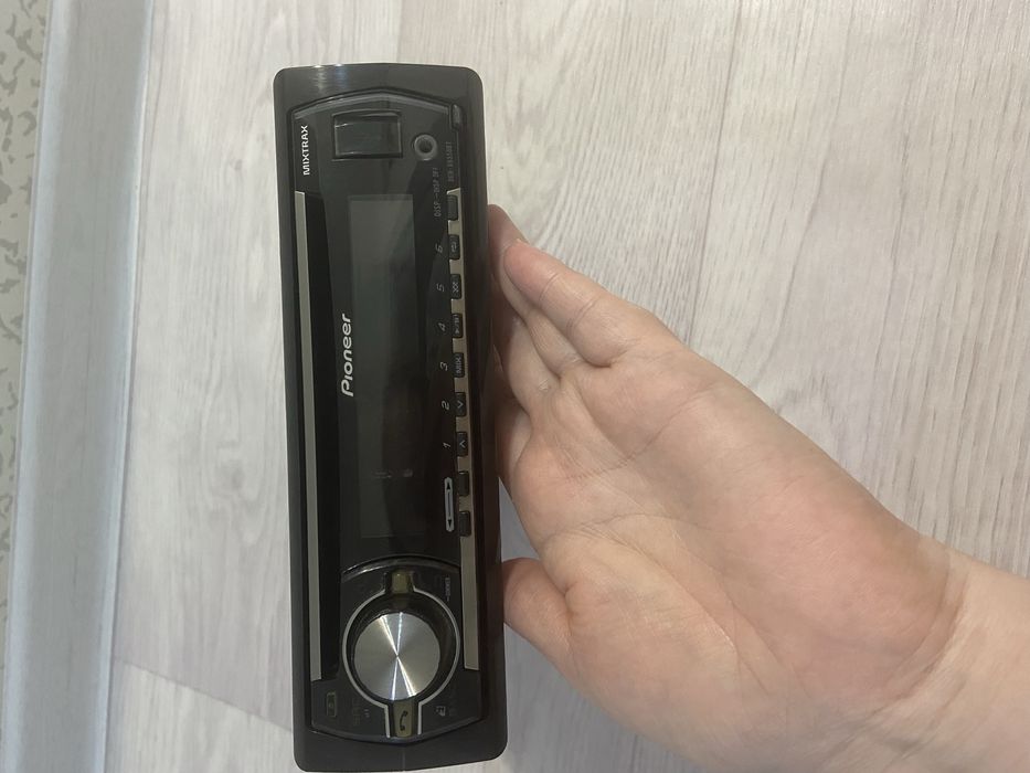 Автомобильный магнитофон