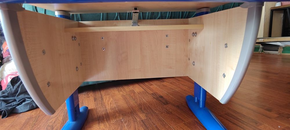 Парта, стол для школьников