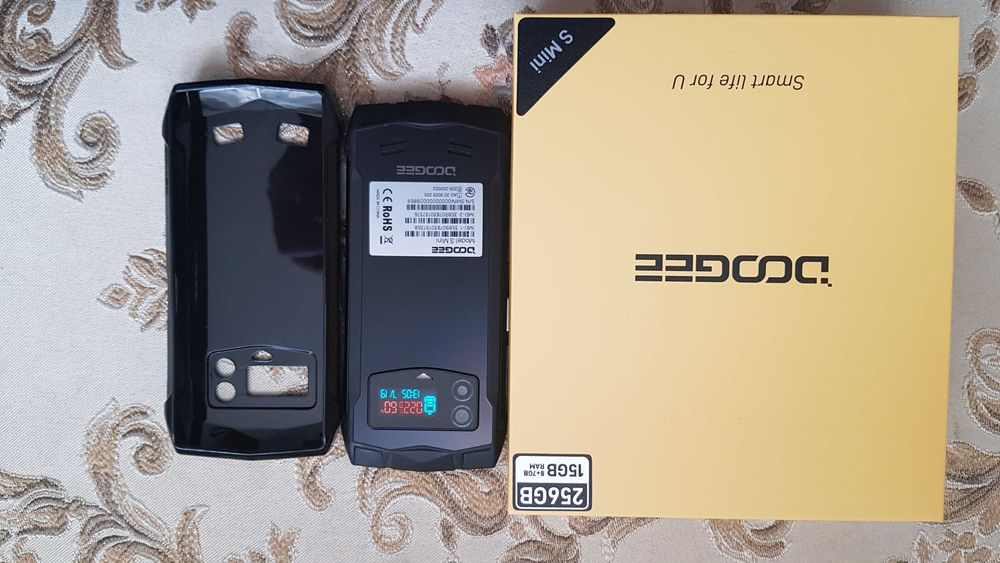 Продам смартфон DOOGEE Smini