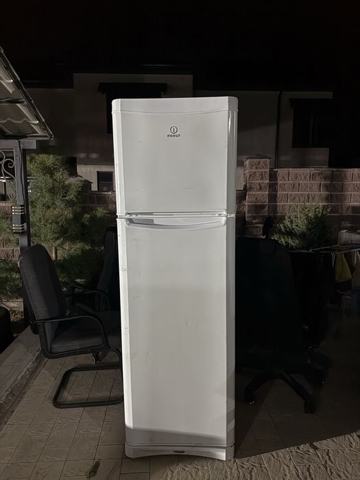 Холодильник indesit