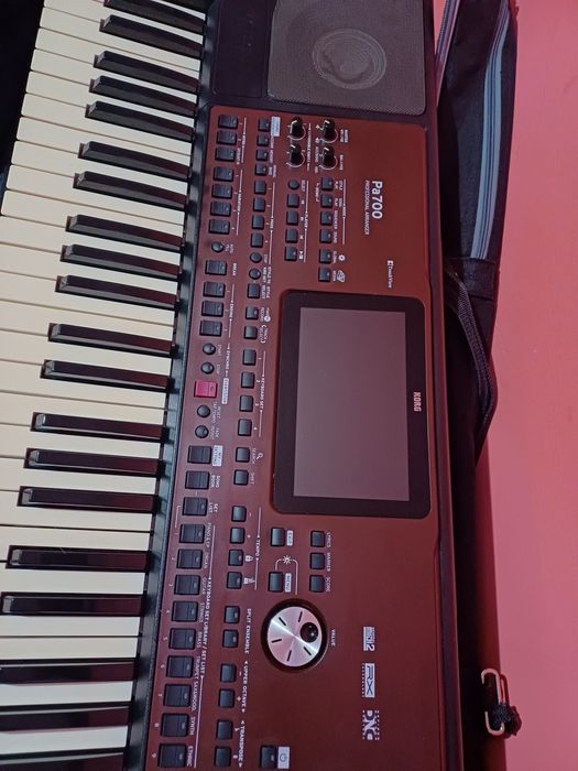 Здравейте продавам korg pa700