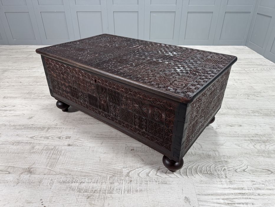 Холна маса – сандък масив дърворезба Р426