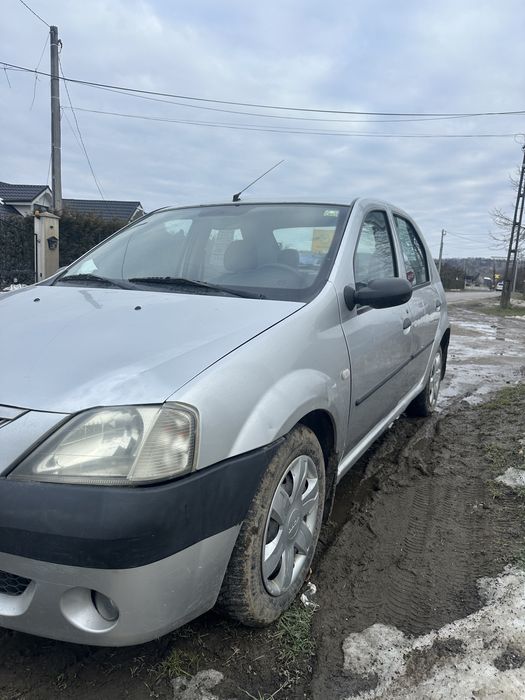 Vând dacia logan