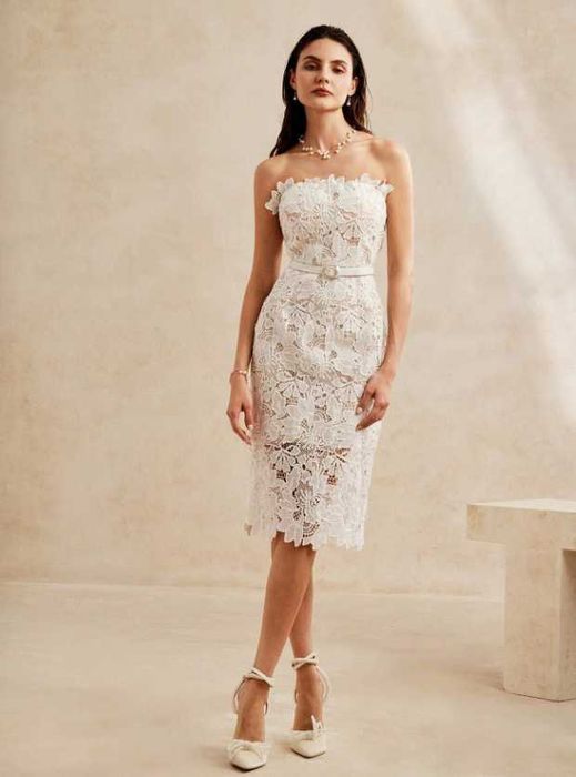 Бяла дантелена рокля М размер