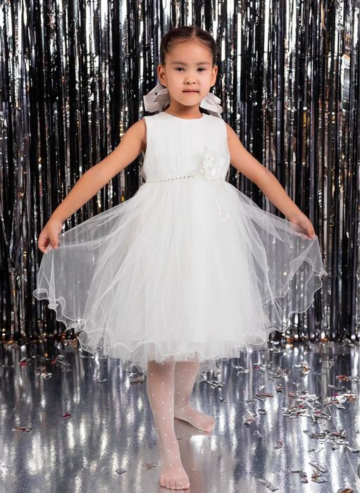 Продается красивое белое платье со шлейфом