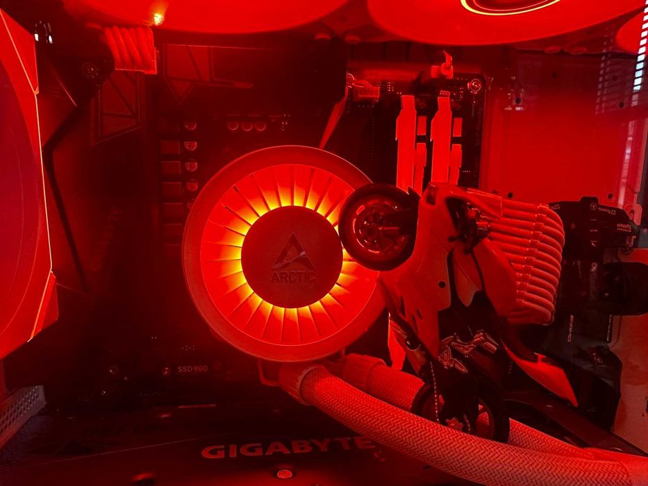 Геймърски сетъп в отлино състояние