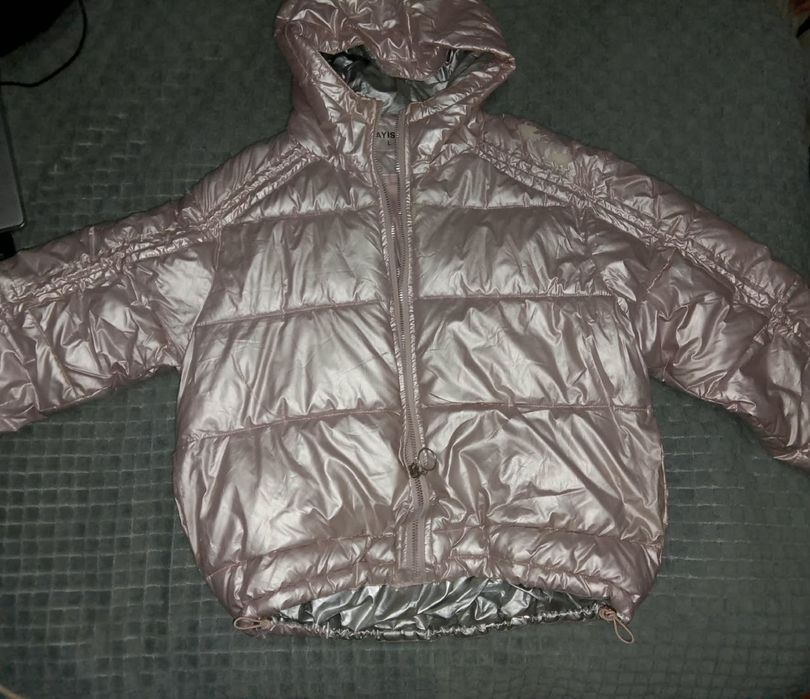 Продам женские куртки