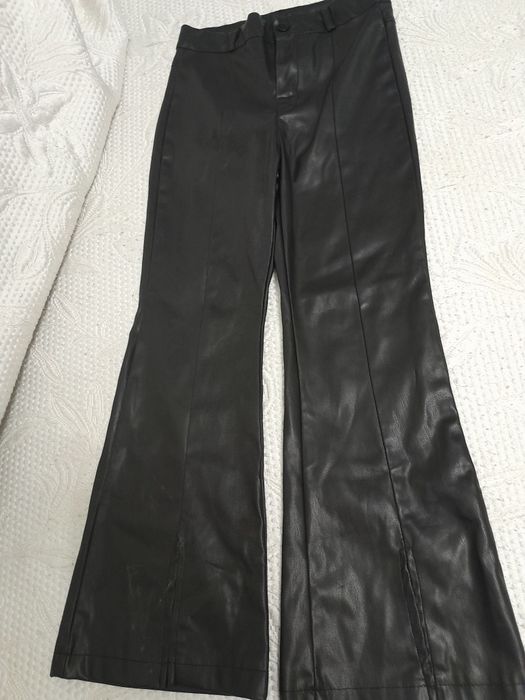 Продам брюки б/у кожаные девочке