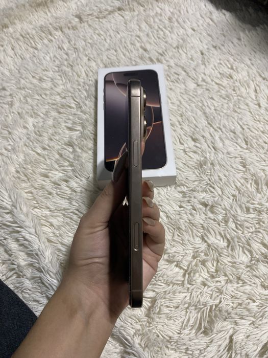 iPhone 16 Pro Max  Gold