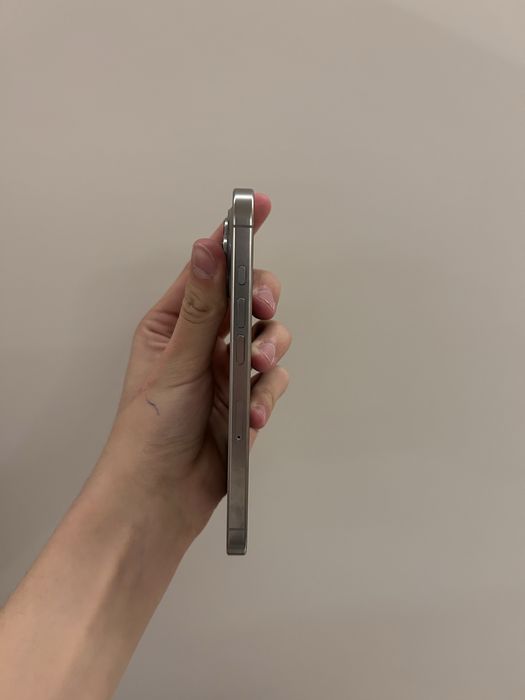Продам Iphone 16 pro 512gb