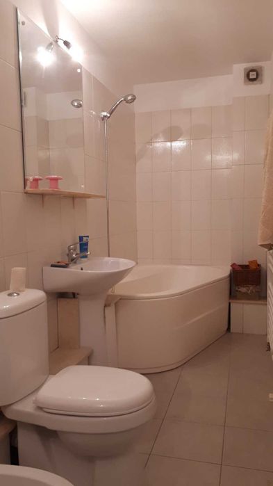 Apartament 3 camere decomandat etaj 4/4 centu Buftea
