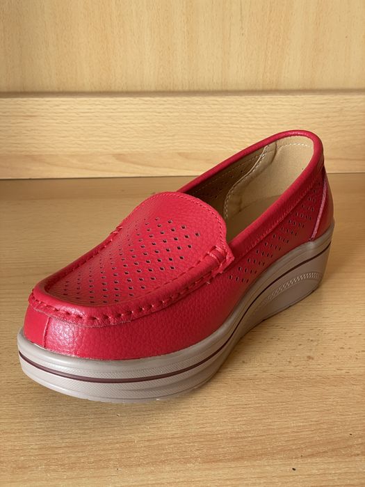 Продам женскую обувь